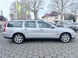 Volvo V70 Kombi 2.4 Kinetic *AHK+Leder+Spaceball+PDC* - Volvo V70 mit Benzin-Antrieb: Kombi, 2.4