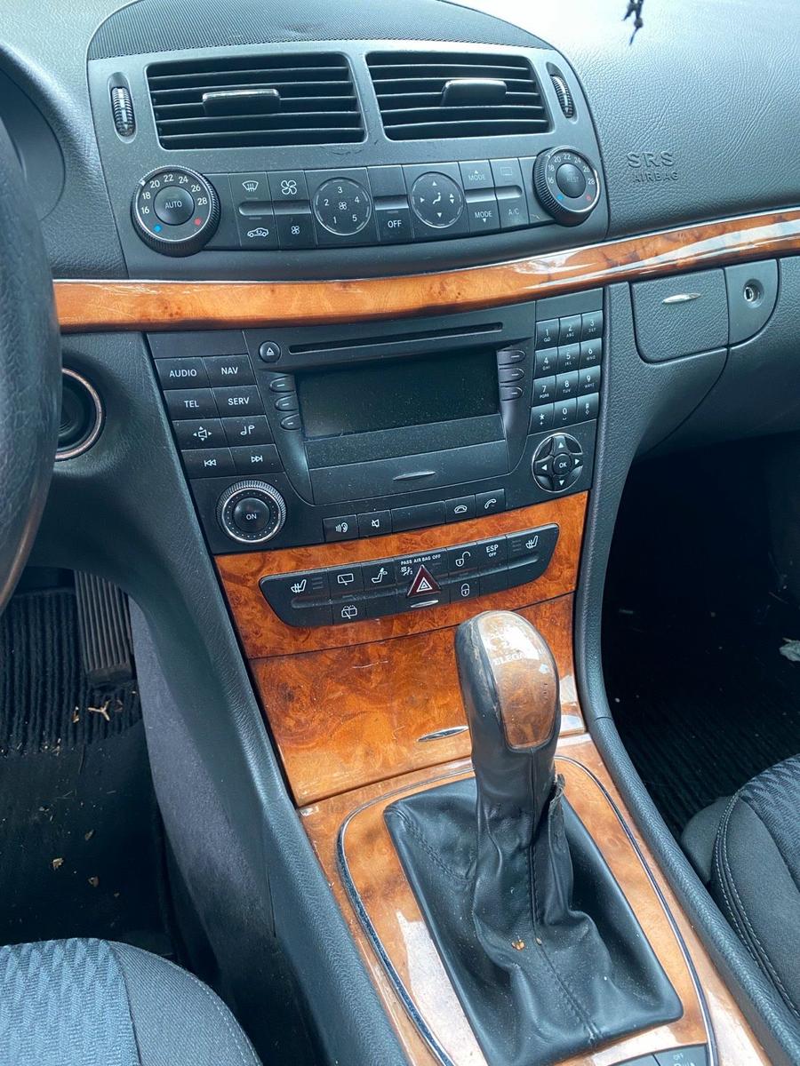 Mercedes-Benz E220 2005 — photo 7