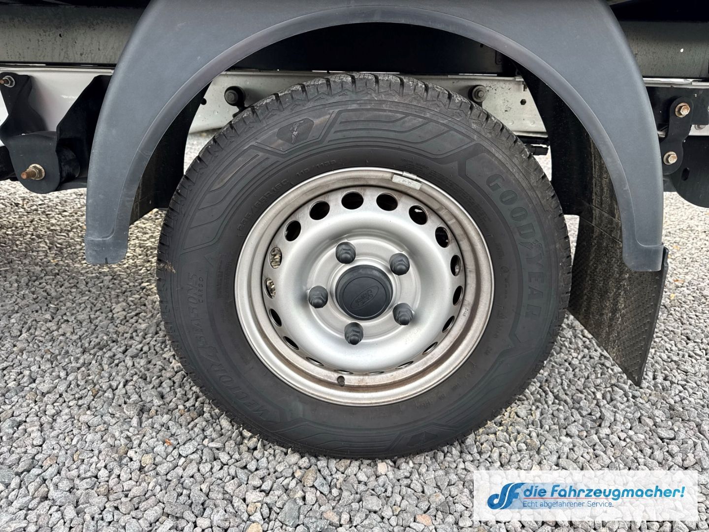 Fahrzeugabbildung Ford Transit Pritsche 350 L2 Doppelkabine Basis AHK D