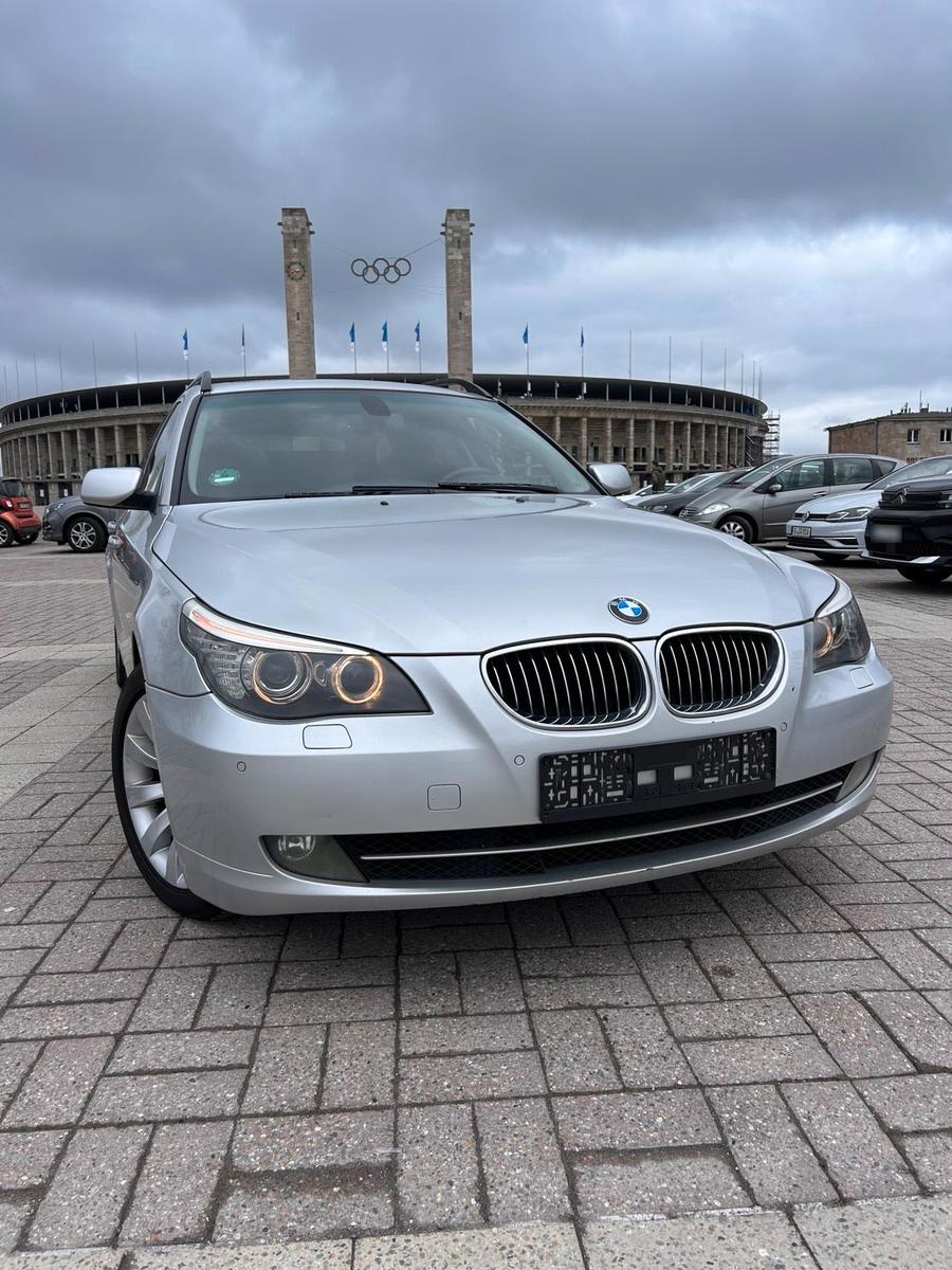 BMW 530 2007 — rear view