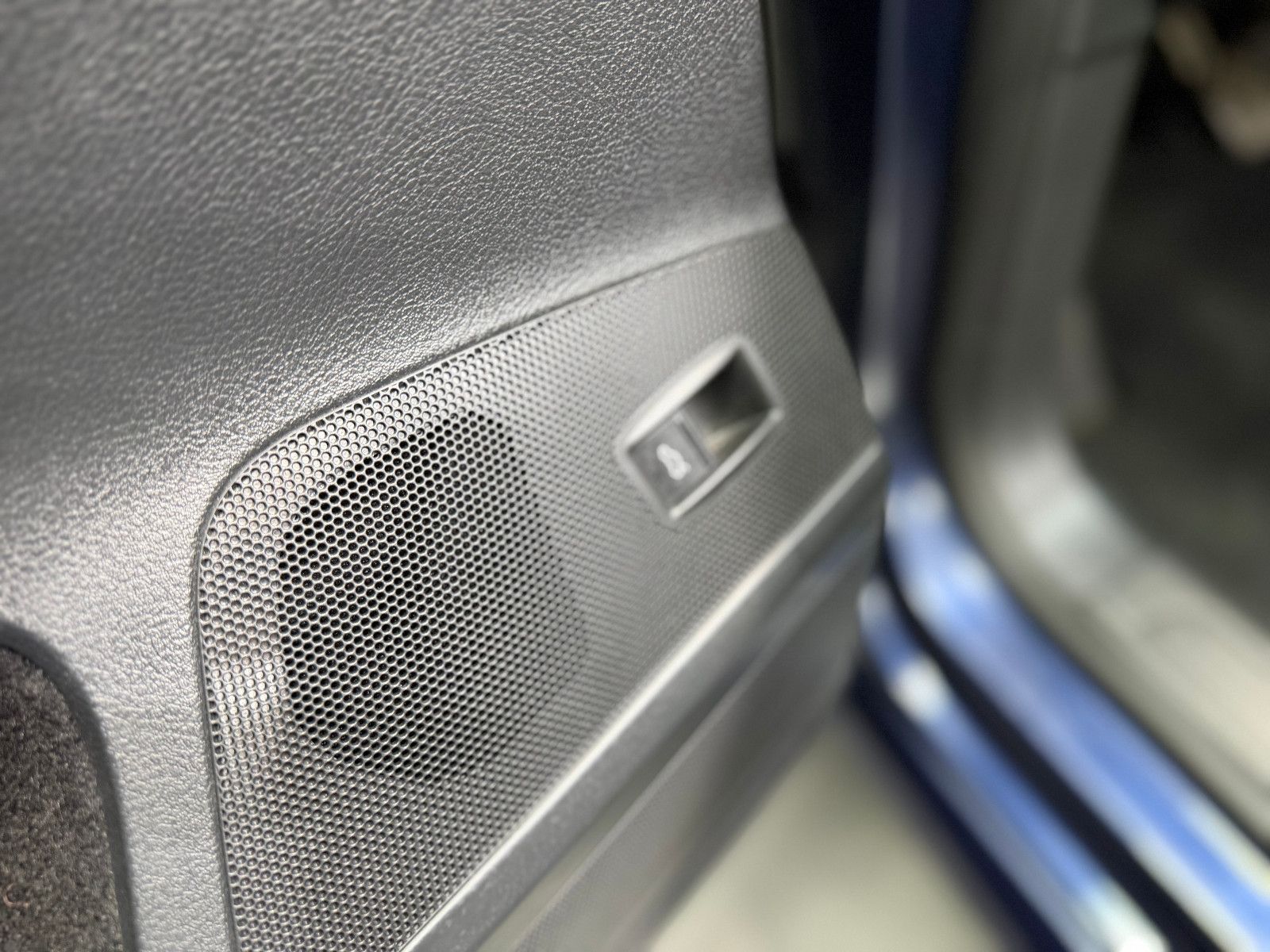 Fahrzeugabbildung Volkswagen Passat Lim. 2.0 TDI Comfortline|PDC|NAVI|AHK