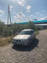 BMW Youngtimer BMW 318ti, Baureihe E36 - BMW 318: E36 318ti