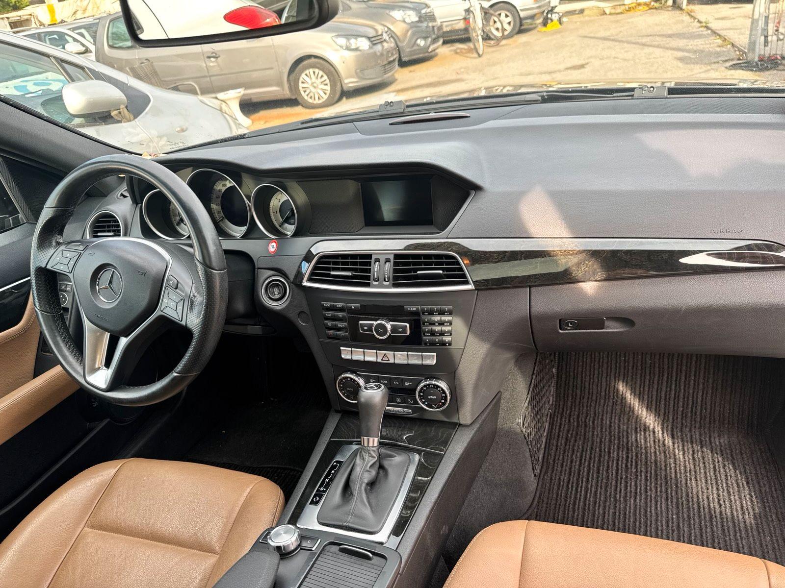 Mercedes-Benz C220 2012 — photo 12