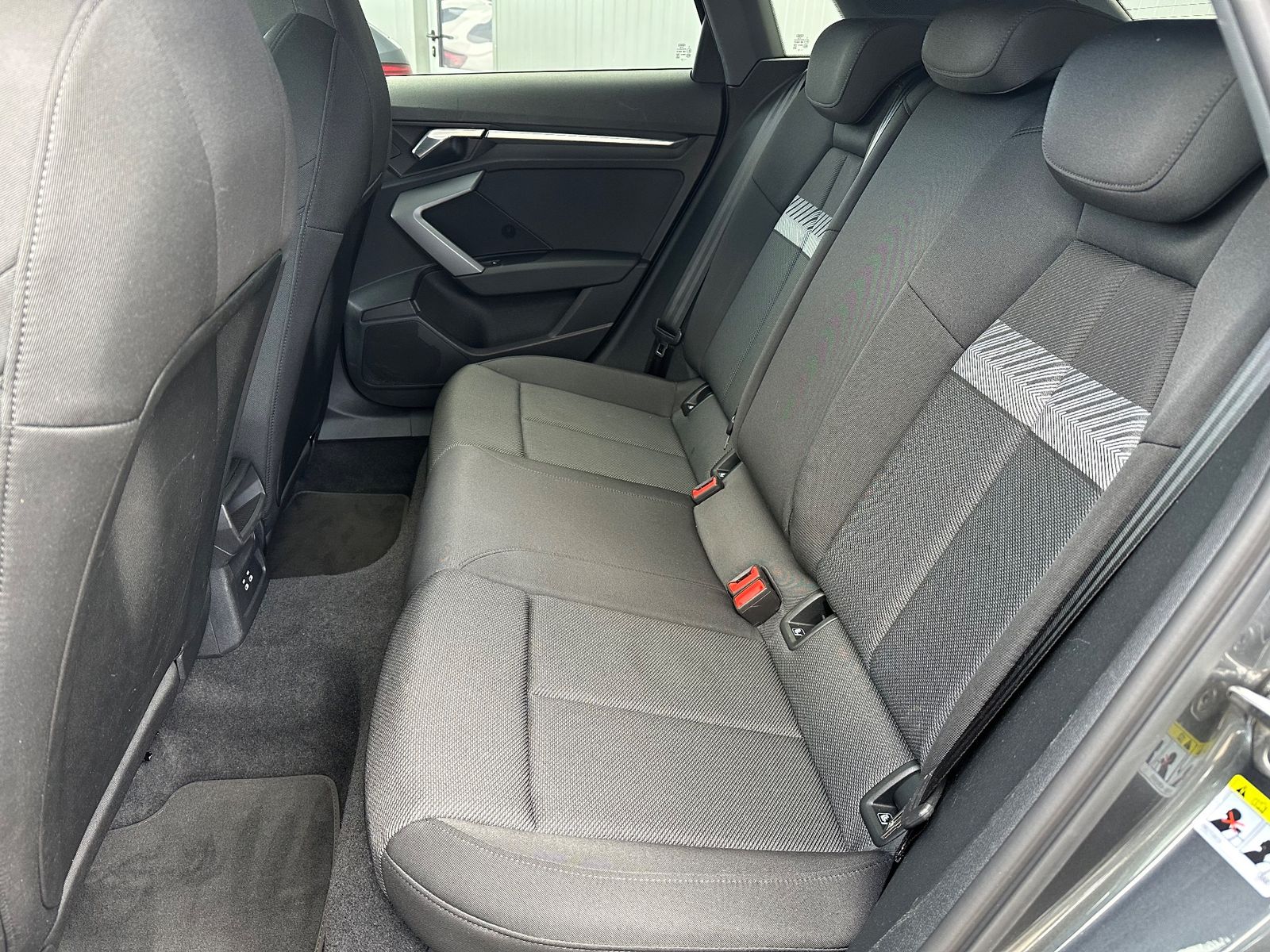 Fahrzeugabbildung Audi A3 35 TDI SpB S-Line NAV+LED+PANO+17ZOLL