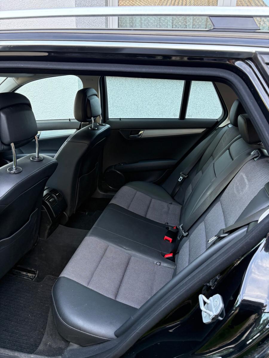 Mercedes-Benz C200 2010 — photo 13