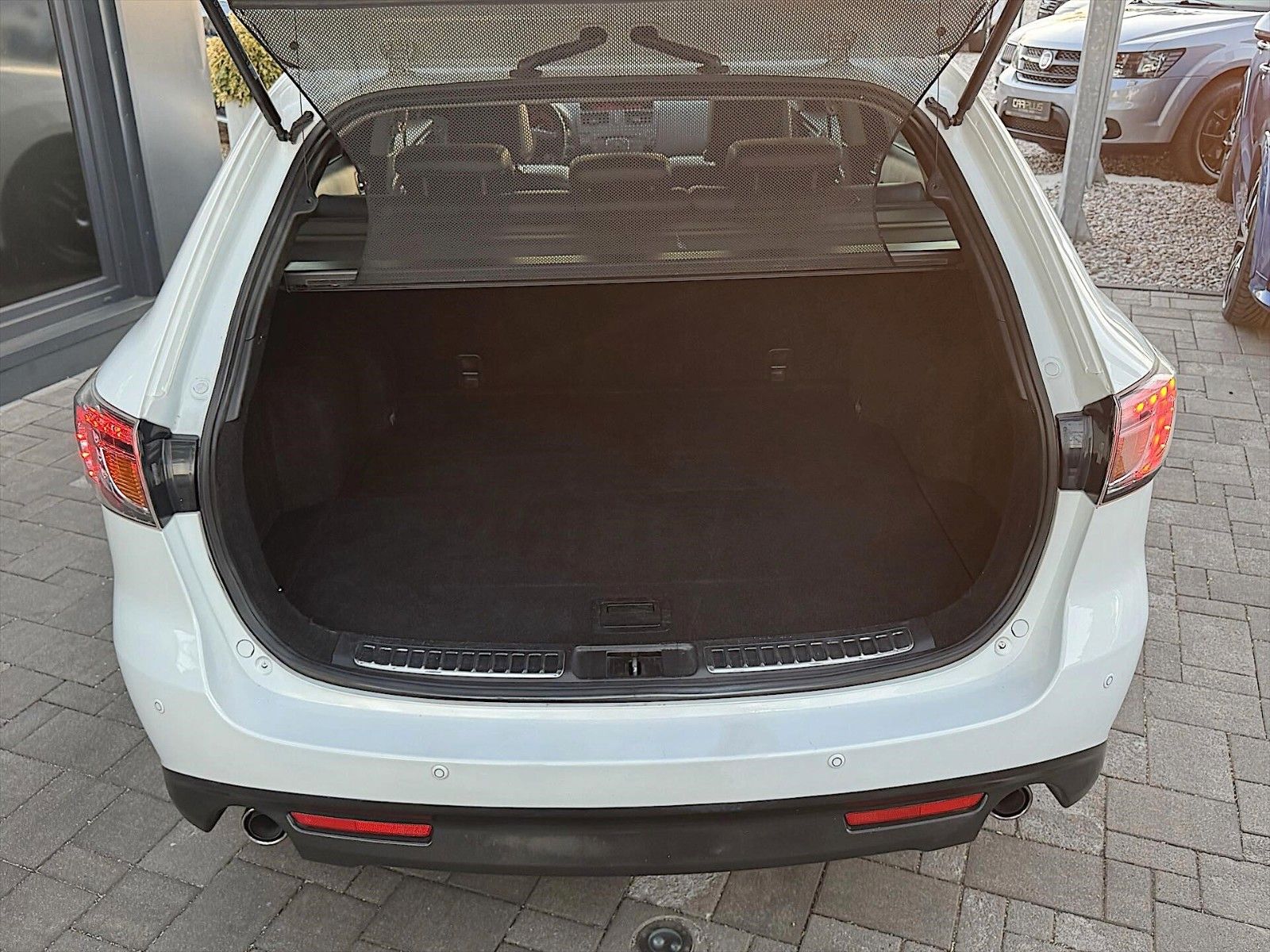 Fahrzeugabbildung Mazda 6 Kombi 2.0  Sports-Line *Bi-Xenon*BOSE*Keyless*