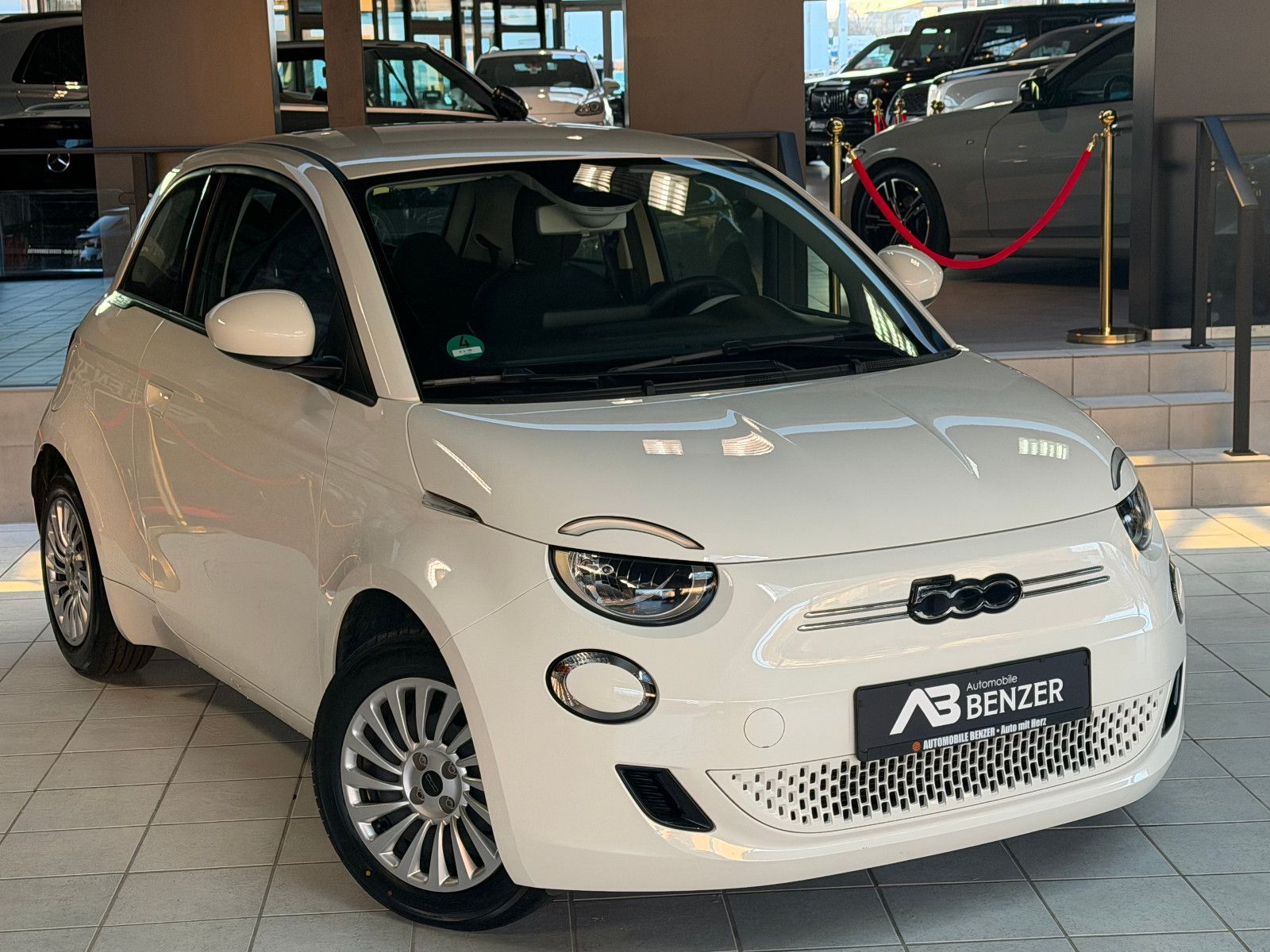 Fahrzeugabbildung Fiat 500e/TEMPOMAT/APPLE/KLIMA/SPURHALTEASSISTE