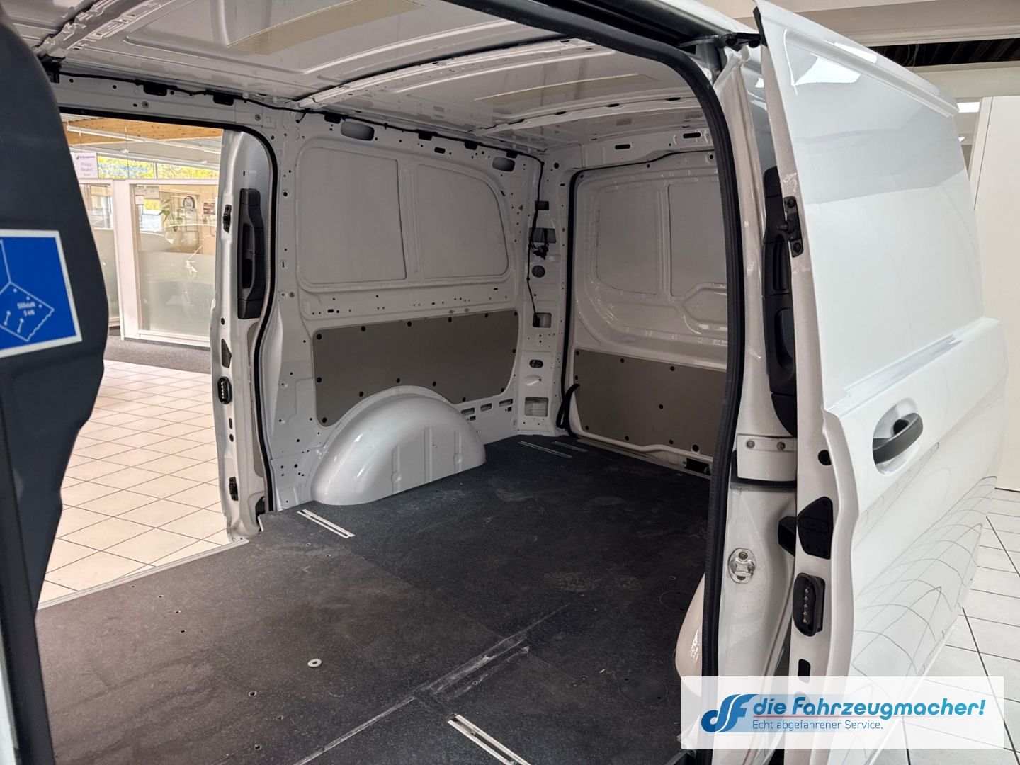 Fahrzeugabbildung Mercedes-Benz Vito Kasten 114 CDI RWD lang Navi DAB SHZ Rückfa