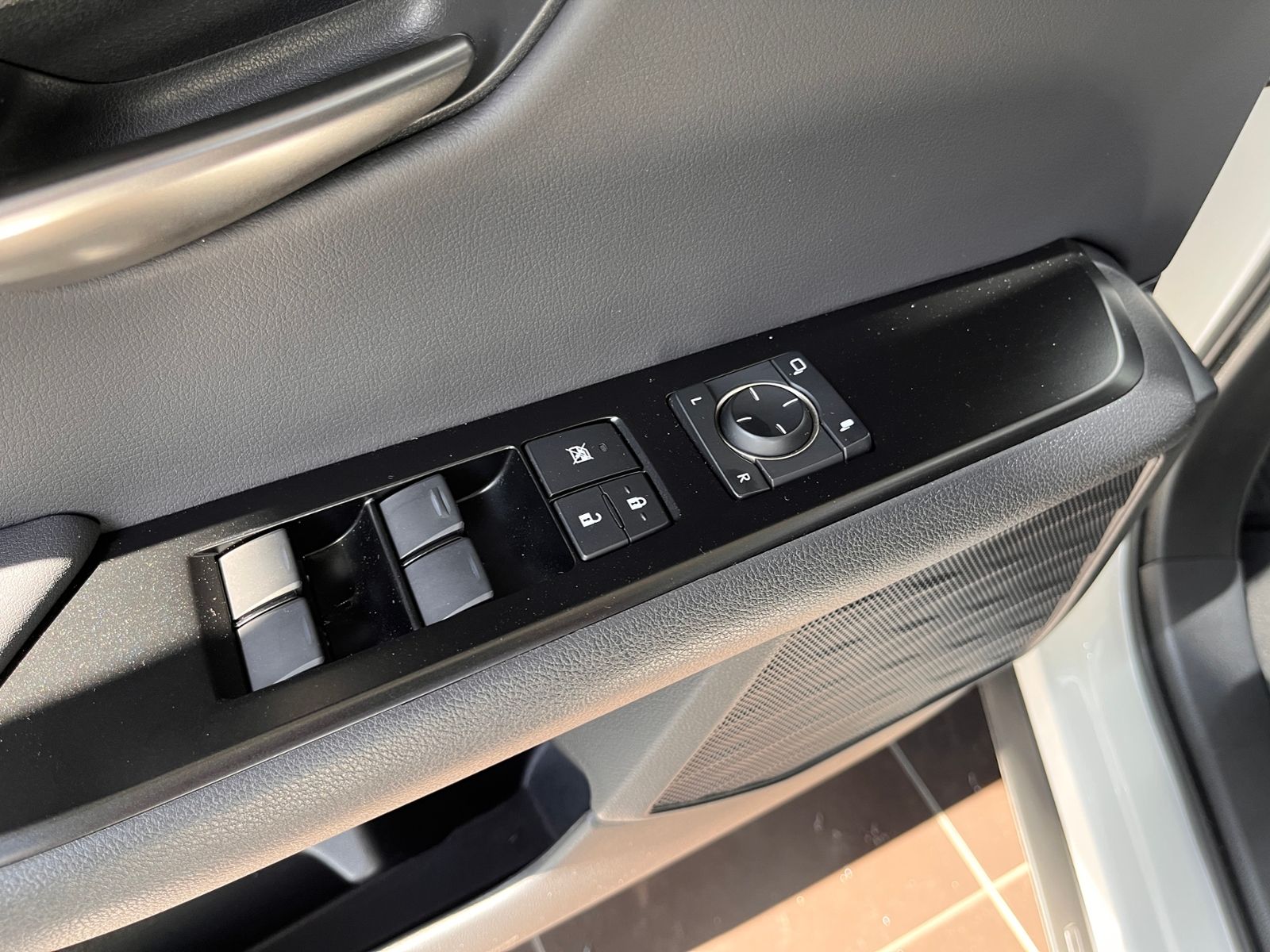 Fahrzeugabbildung Lexus UX 250 h Style Edition Full Link RFK KLIMA LED
