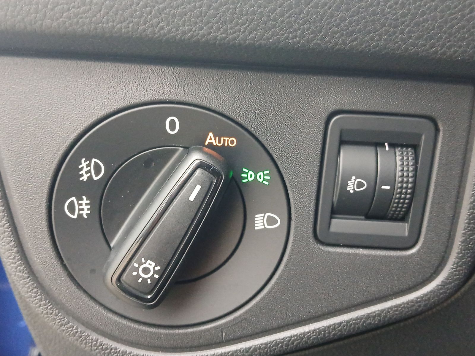 Fahrzeugabbildung Volkswagen Polo Energy TSI DSG LED ACC SH RearView AppConne