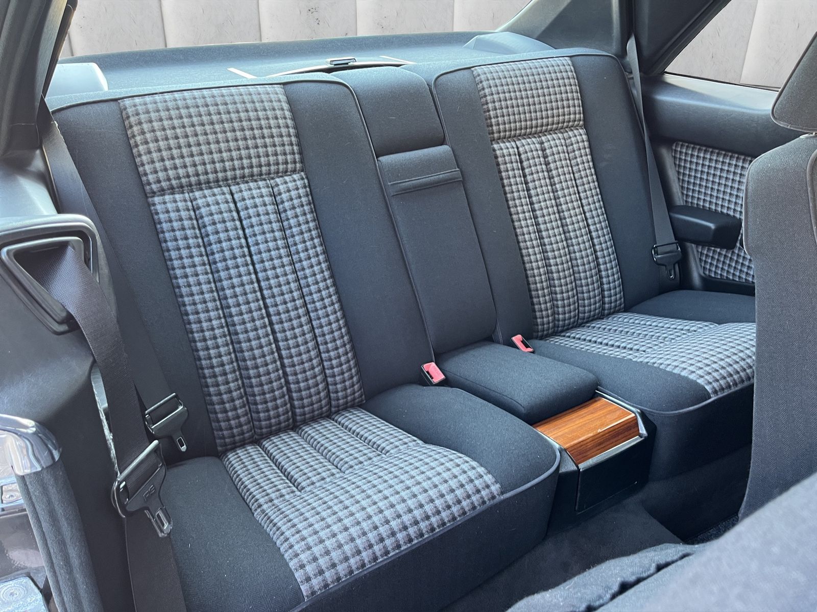 Fahrzeugabbildung Mercedes-Benz E 230 CE*W124C*1 Hand*128tkm* Guter Zustand*