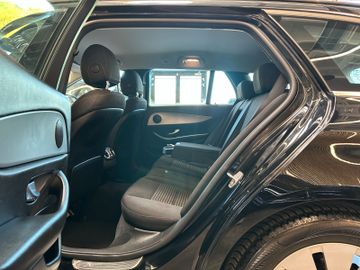 MYAUTOCENTER – Gebraucht- und Jahreswagen mit Werkstattservice in Pfaffenhofen Mercedes-Benz E 200 d *LED*Kamera*PDC*
