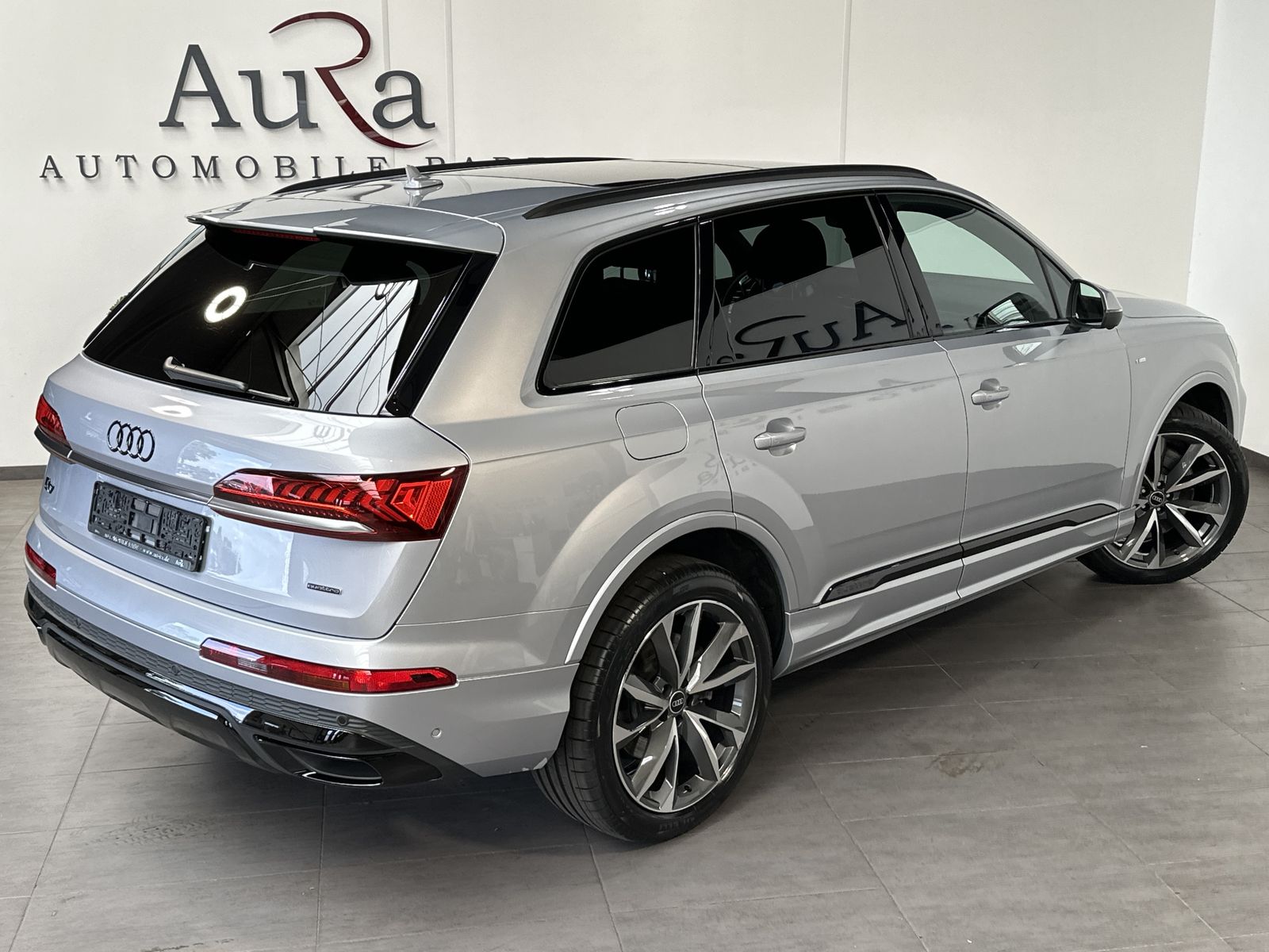 Fahrzeugabbildung Audi Q7 55 TFSI e Qu S-Line NAV+LED+KAM+PANO+VCOCKPIT
