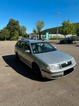 Skoda Oktavia 2.0 FSI fast keinen Rost - Skoda Octavia aus 2002: Kombi