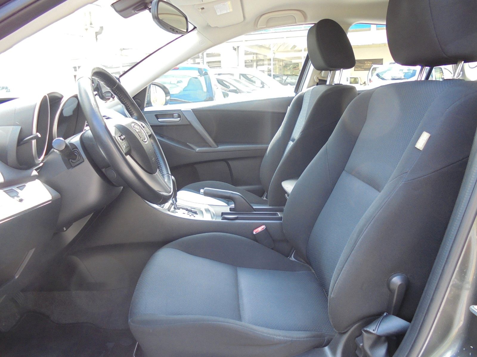 Fahrzeugabbildung Mazda 3 Lim. Exclusive-Line Automatik/Klima/Shz/PDC/