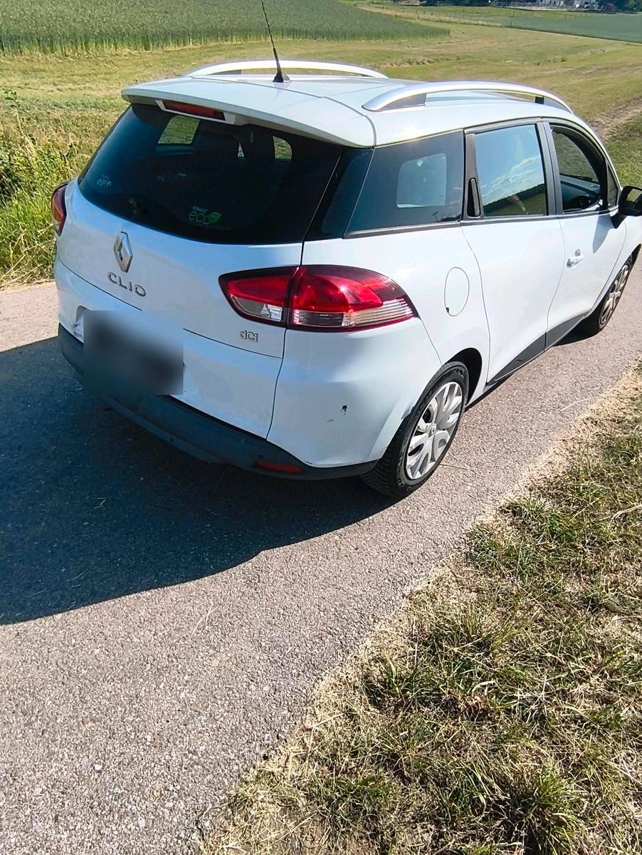 Renault Clio 2015 — rear view