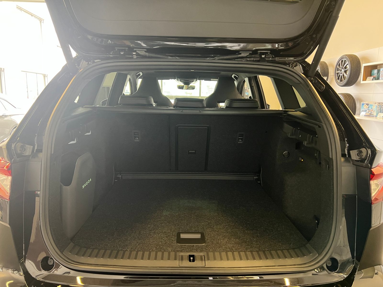 Fahrzeugabbildung SKODA Enyaq RS Lounge *AHK,Panoramadach,DCC*