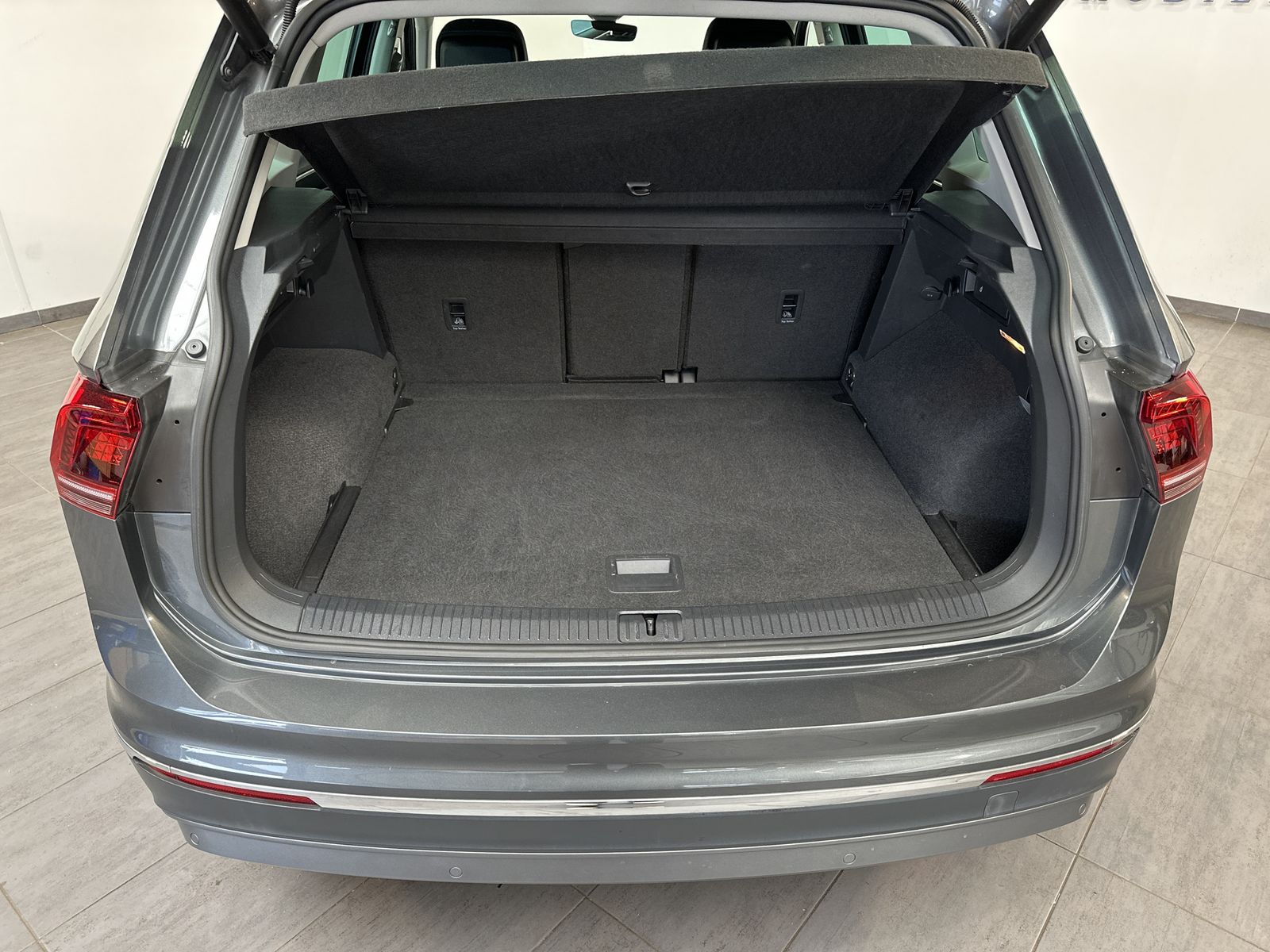 Fahrzeugabbildung Volkswagen Tiguan 2.0 TDI DSG 4M HL NAV+LED+AHK+HUD+VCOCK