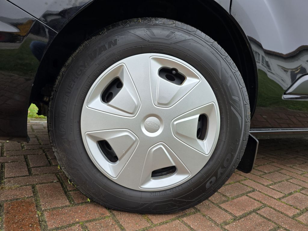 Fahrzeugabbildung Ford Transit Custom Trend 320 L1 Aut.+9-Sitzer+Kamera