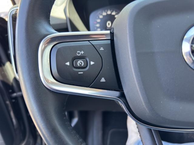 Volvo XC40 Momentum D3 2WD Autom. SSD AHK*