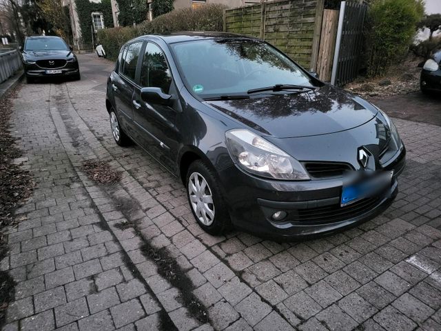 Renault Clio  EZ 2006 / Tüv 6-26 / 5 Trg. ...