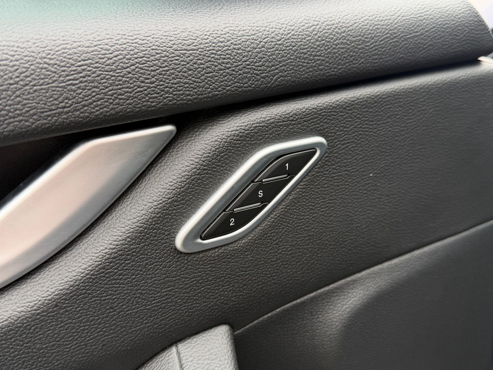 Fahrzeugabbildung Maserati Levante Diesel/GRANSPORT/LED/360°/MEMORY