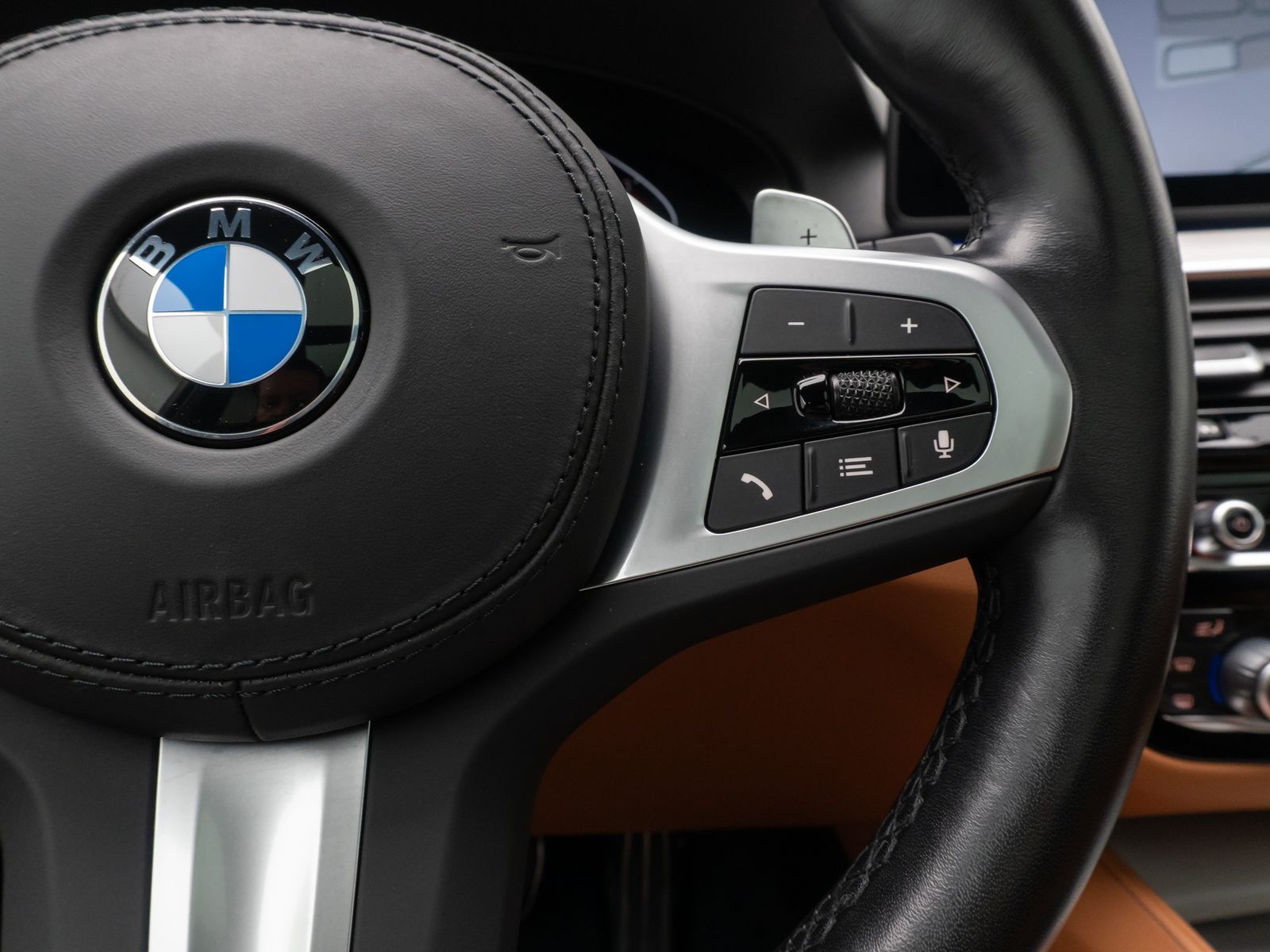 Fahrzeugabbildung BMW 530d xD M Sport Panorama Kamera Laser HUD HiFi