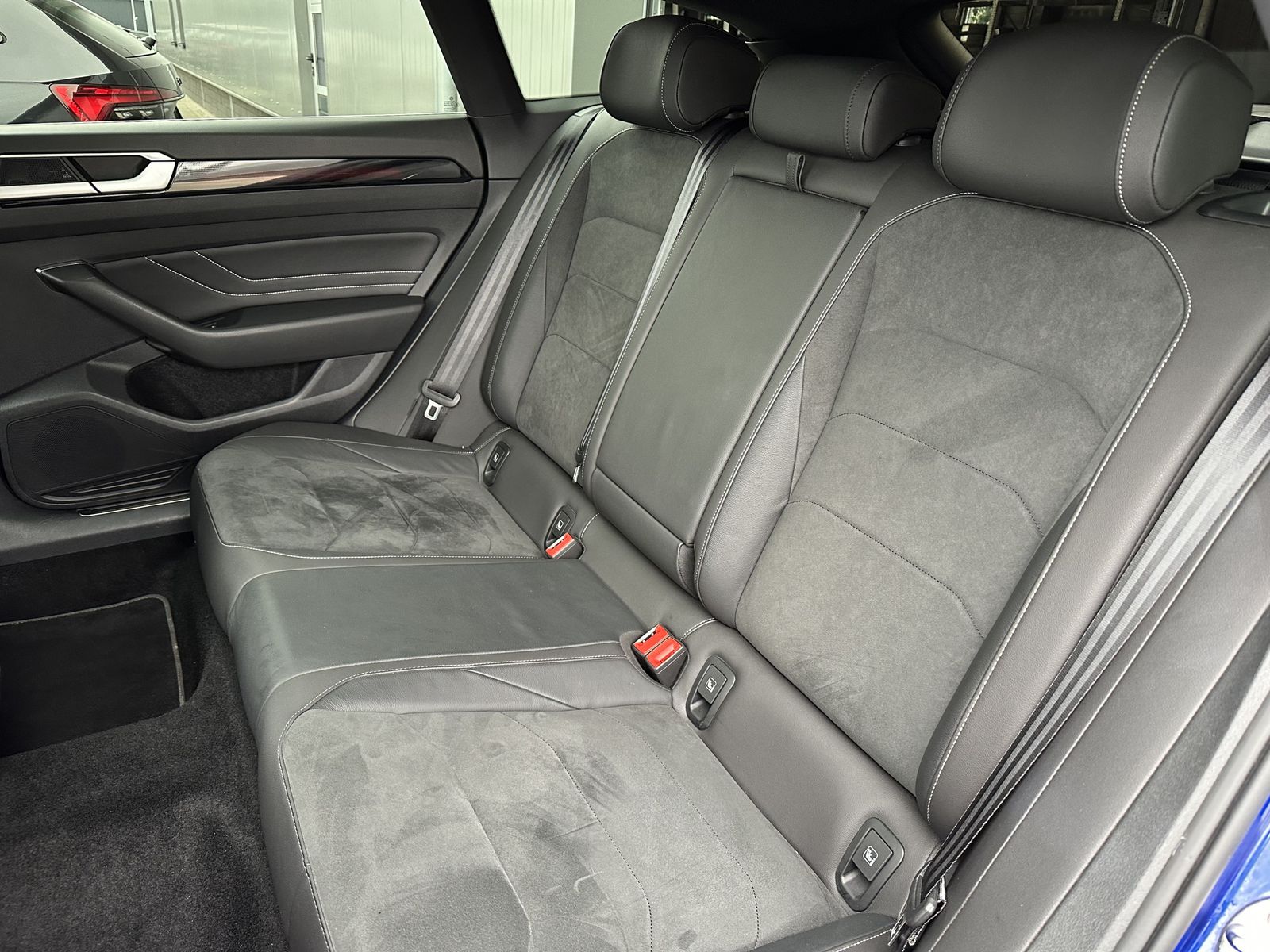 Fahrzeugabbildung Volkswagen Arteon 1.4 TSI eHybrid R-Line NAV+LED+AHK+PANO