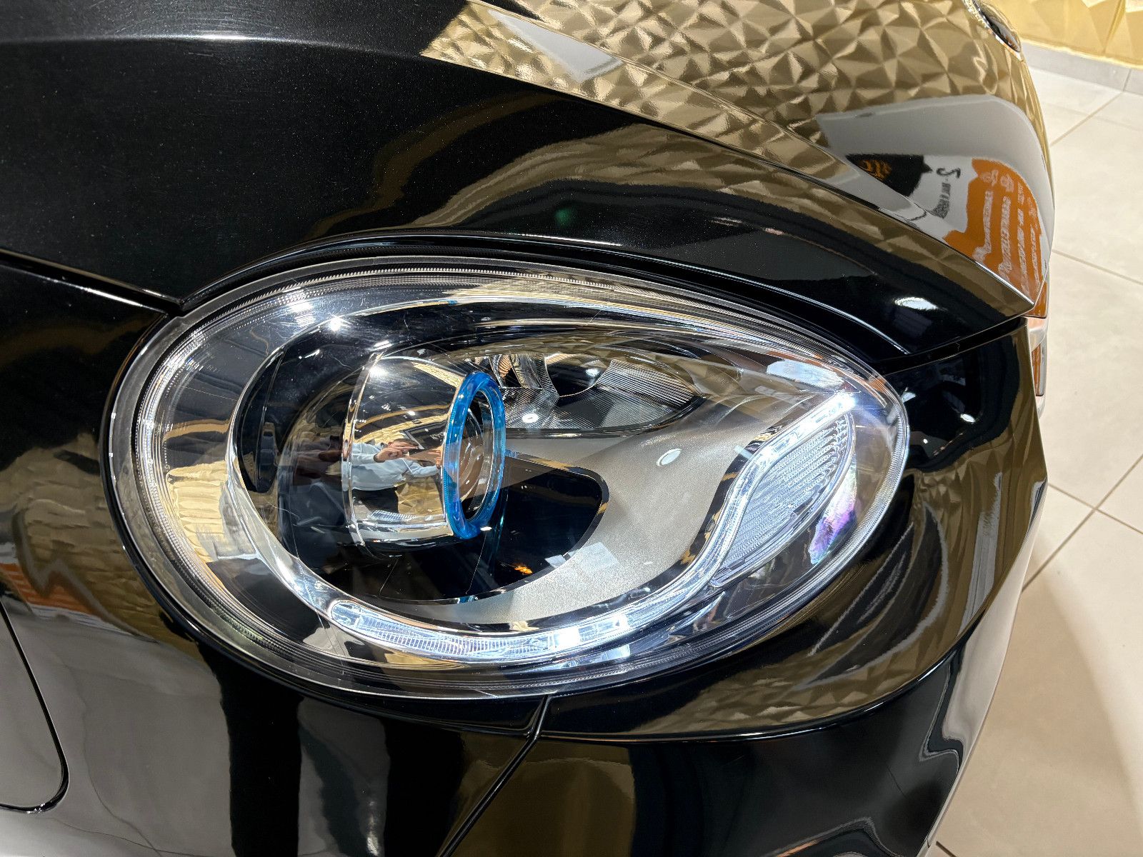 Fahrzeugabbildung Elaris PIO/KAMERA/APPLE/KLIMA/2-SITZ/AUTOMATIK