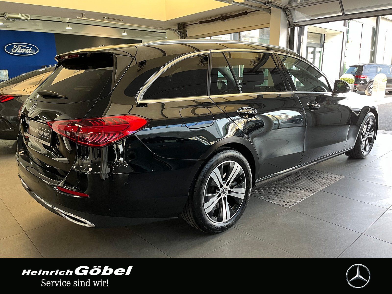 Fahrzeugabbildung Mercedes-Benz C 200 T AVANTGARDE+TOTWINKEL+KAMERA+LED+CARPLAY