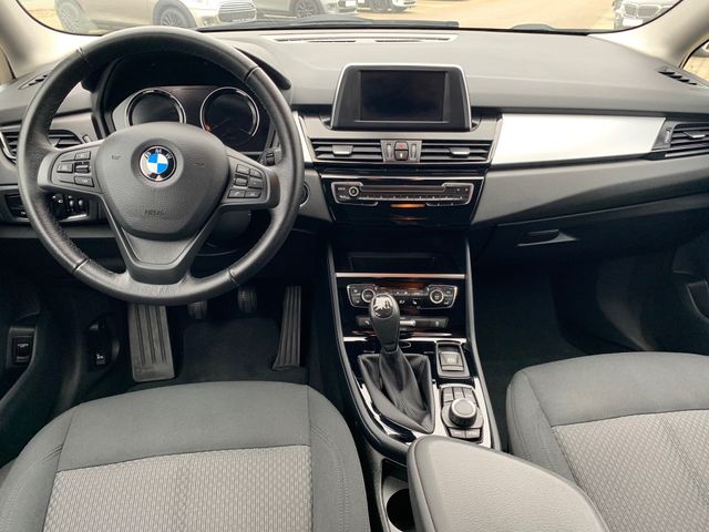 Fahrzeugabbildung BMW 218i Gran Tourer Advantage+Sitzh.+PDC+Tempo+AHK