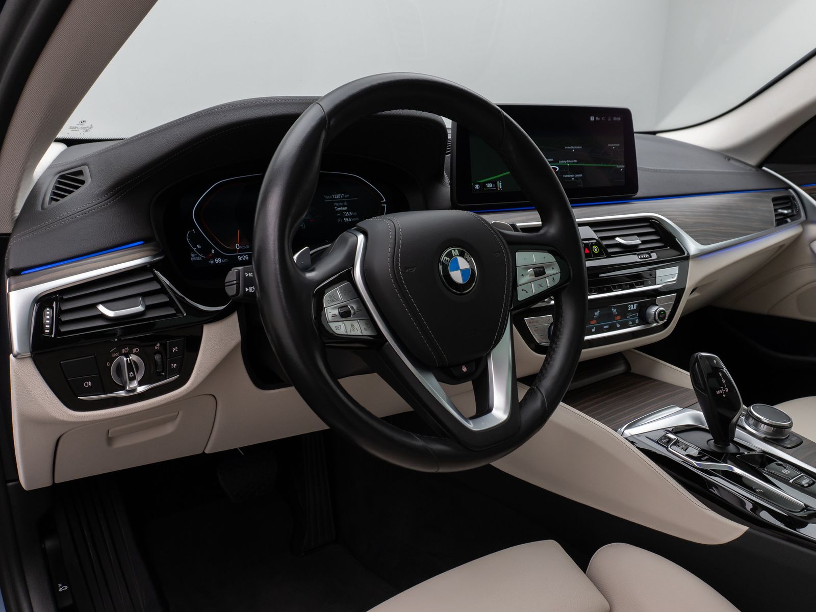 Fahrzeugabbildung BMW 530d Luxury Line Panorama Kamera HUD DAB Sport