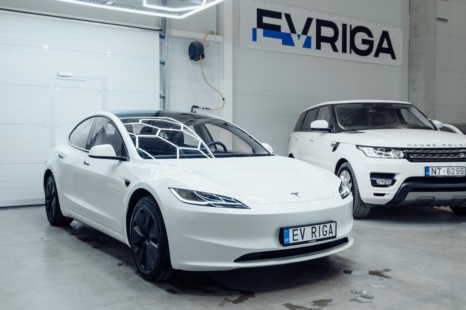 Tesla Model 3 Long Range Dual AWD Highland