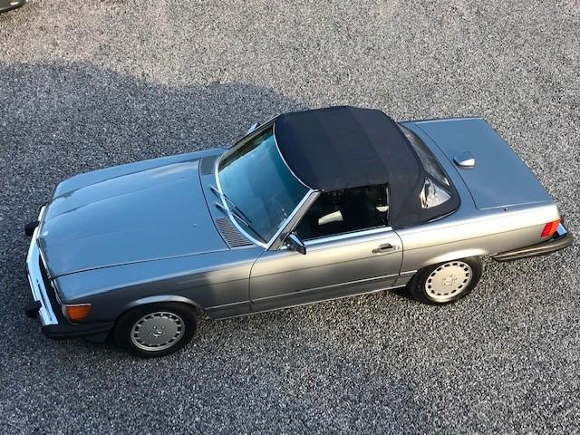 Mercedes-Benz SL 560