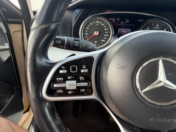 Mercedes E 200 - 12