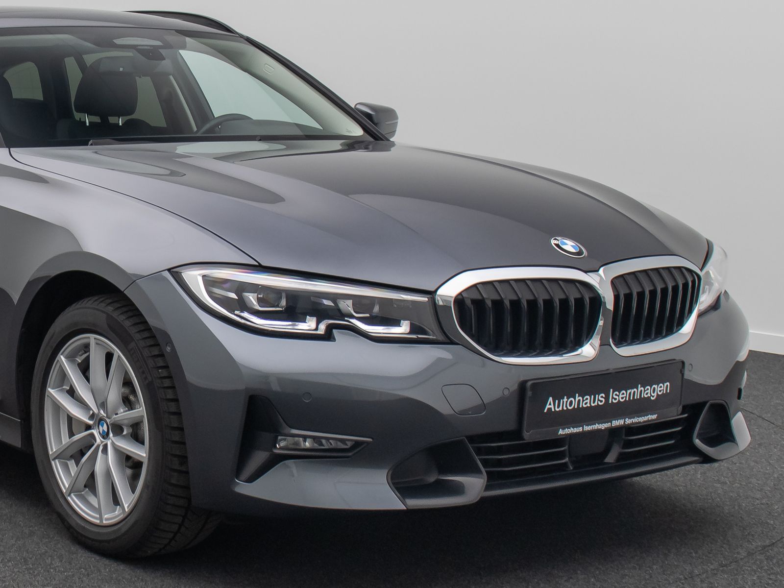 Fahrzeugabbildung BMW 330i xD SportLine Panorama DAB HiFi AHK Komfort
