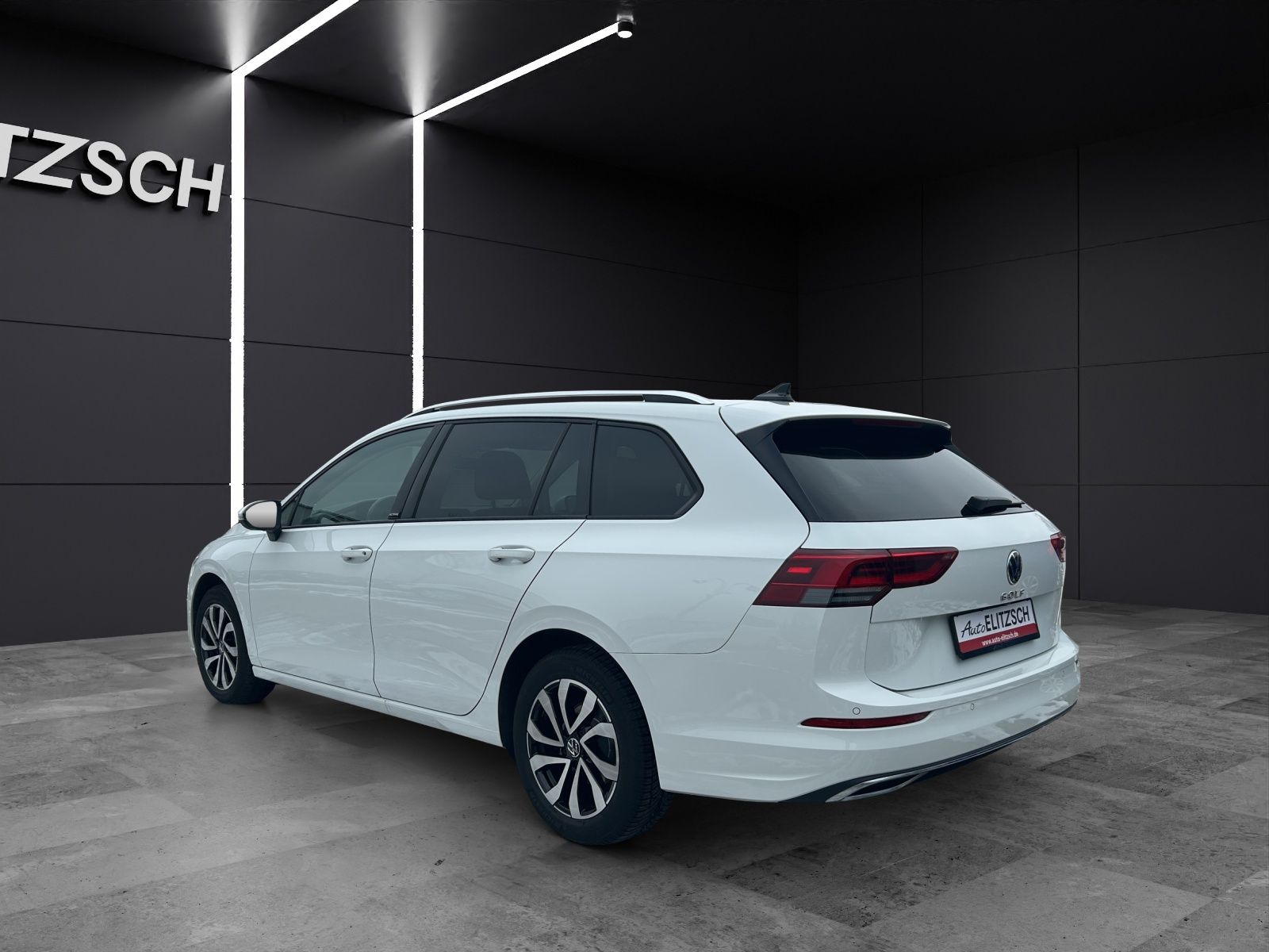 Fahrzeugabbildung Volkswagen Golf VIII Variant Active TDI DSG LED ACC SH Rear