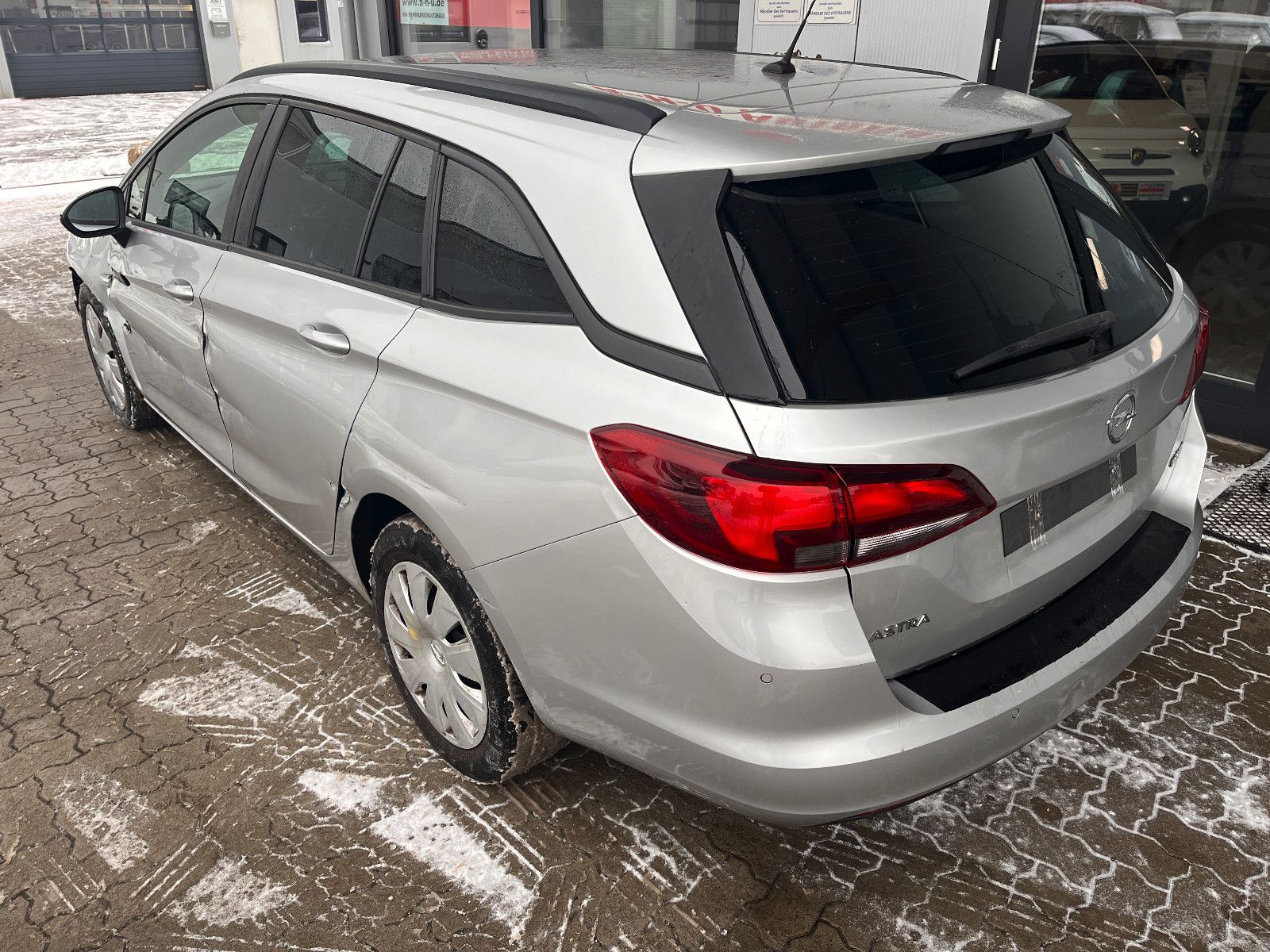 Fahrzeugabbildung Opel Astra K Sports Tourer Business Seitenschaden