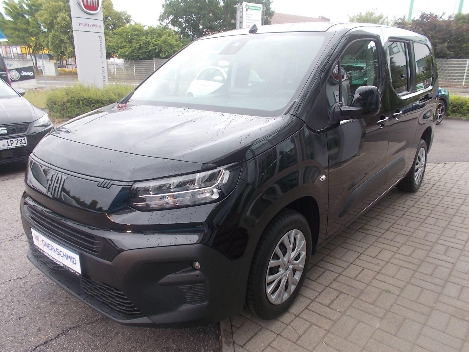 Fahrzeugabbildung Fiat Doblo Kombi 1.5 HDi 130 Automatik + 7 Sitzer