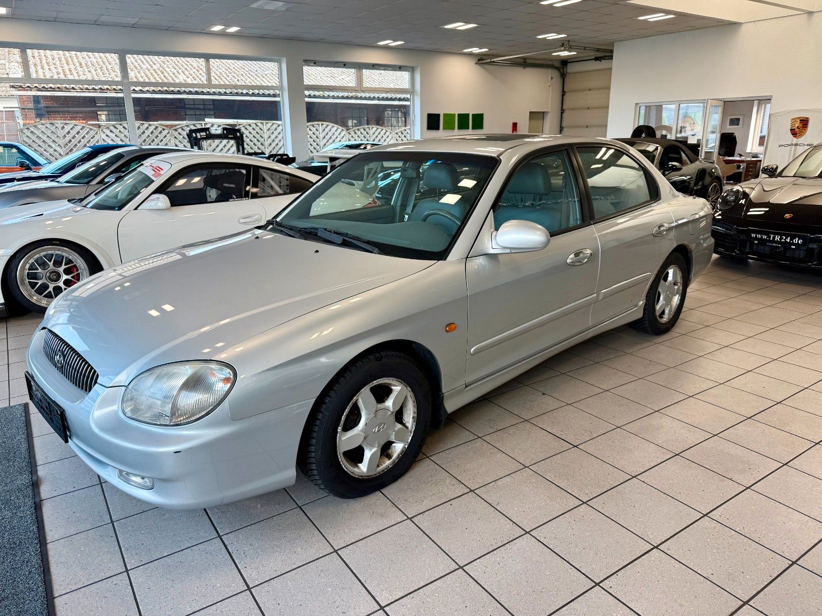 Fahrzeugabbildung Hyundai SONATA 2.0 16V GLS Schiebedach, Leder, Klima