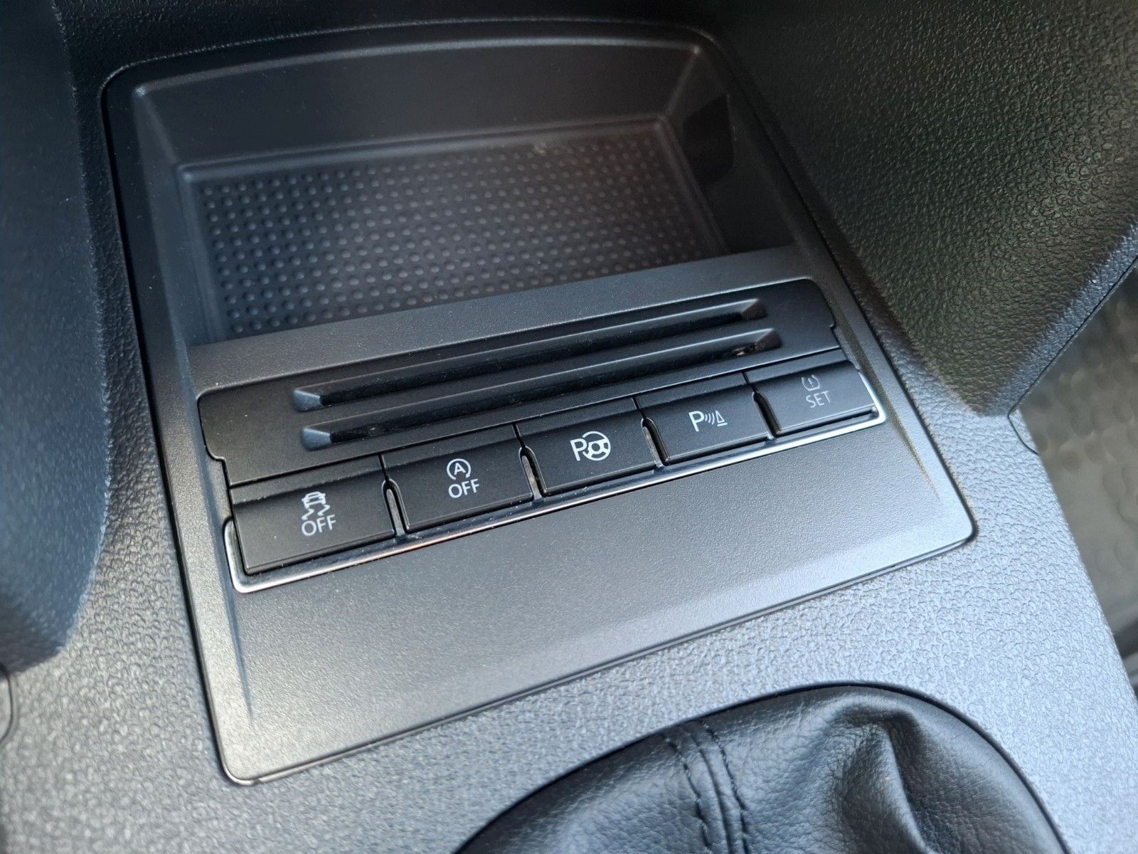 Fahrzeugabbildung Volkswagen Touran Comfortline BMT ! 7-Sitzer ! Navi ! AHK !