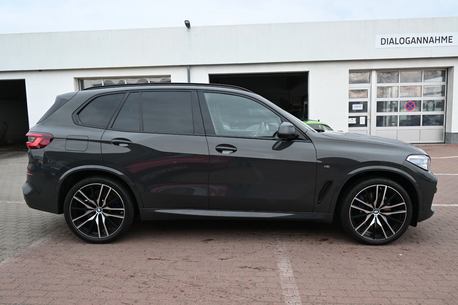 Fahrzeugabbildung BMW X5 xDrive 40d M Sport *ACC*B&W*HUD*PANO*Mietkauf