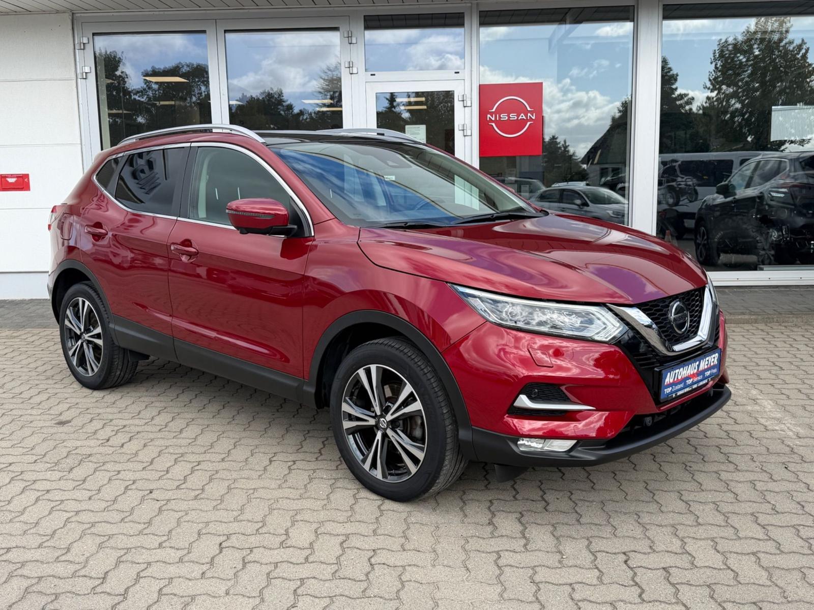 Nissan Qashqai 1.3L Panoramadach AHK LED Navigation
