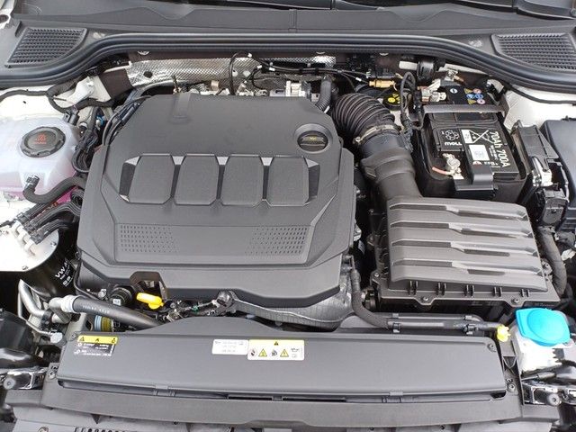 Fahrzeugabbildung Volkswagen Golf VIII Variant TDI Alltrack 4Mo DSG Navi Matr