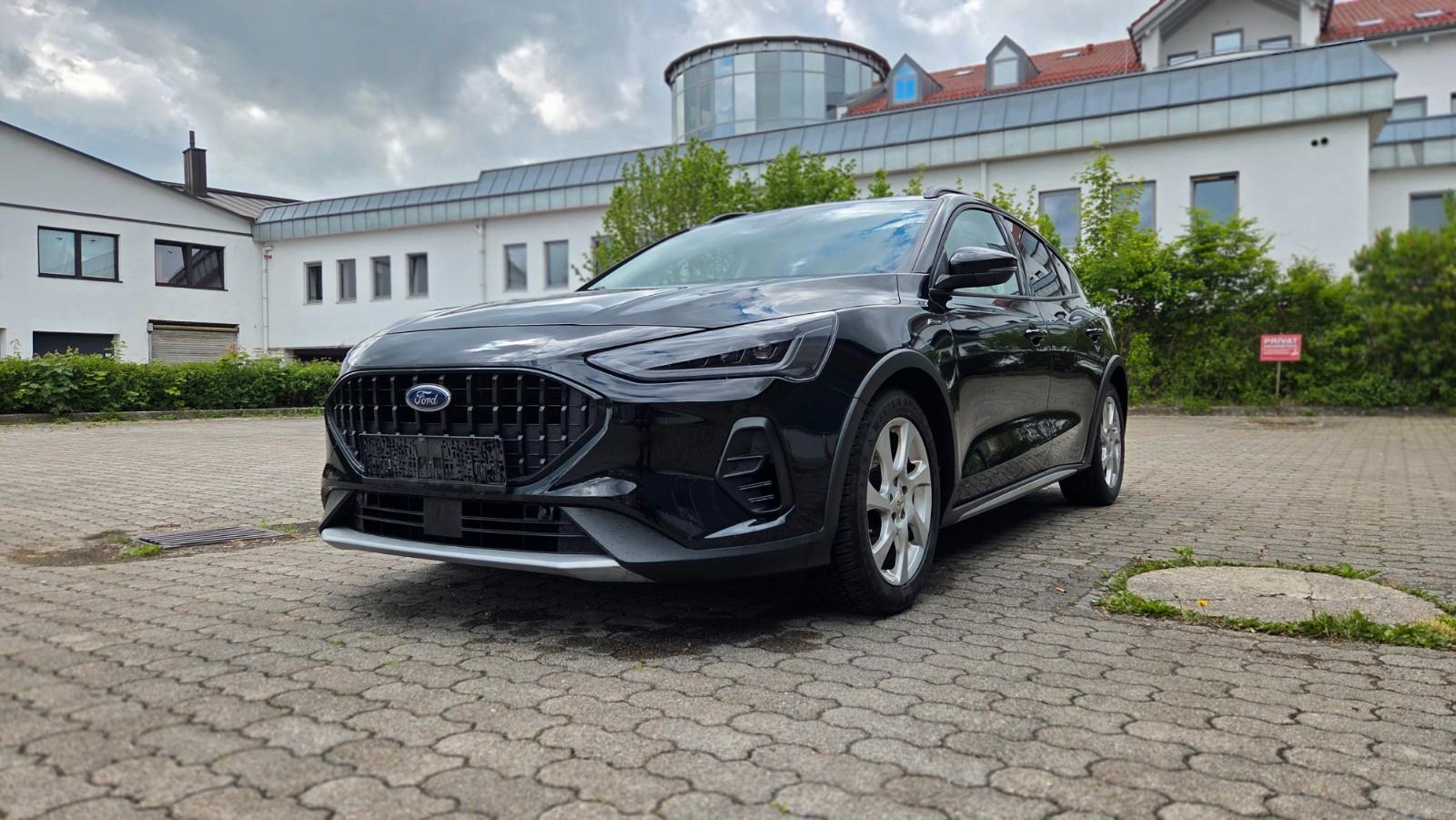 Ford Focus Lim. Active X 1. Hand 8fach bereift