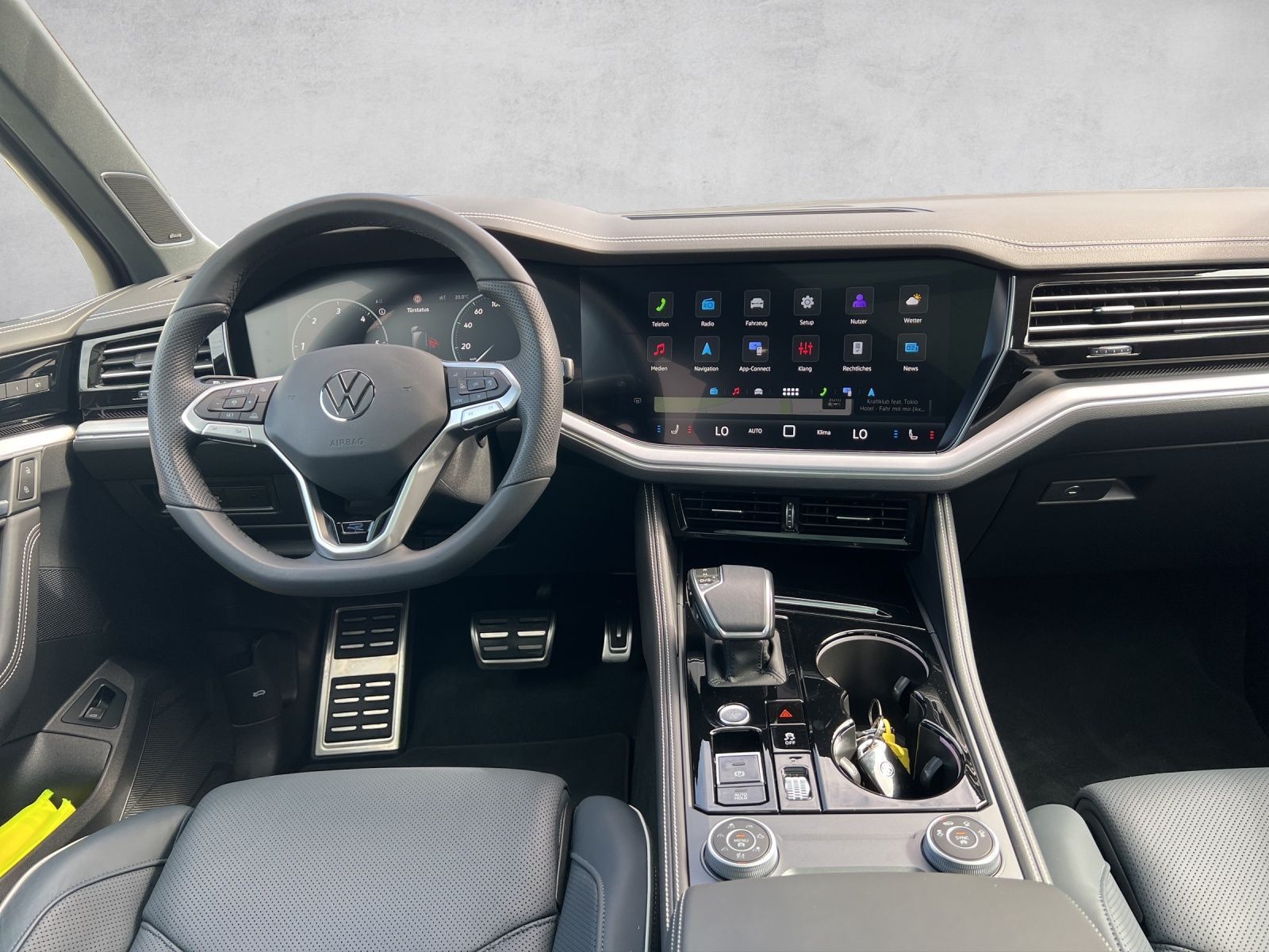 Touareg R-Line 3.0 V6 TDI 4M Leder*AHK*Luft*Blac