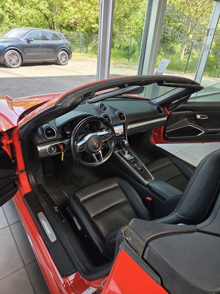 Fahrzeugabbildung Porsche Boxster/718/Lava-Orange/Sport Chrono/20 ZOll