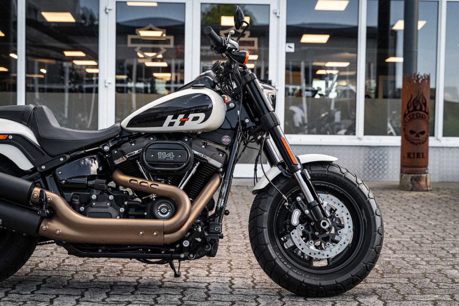 Fahrzeugabbildung Harley-Davidson FAT BOB 114 cui SOFTAIL - JEKILL & HYDE