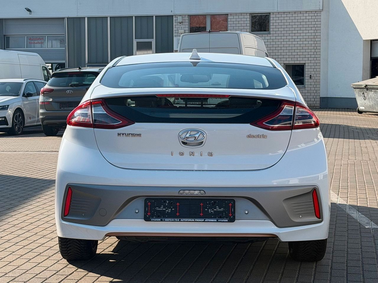 Fahrzeugabbildung Hyundai IONIQ EV Premium *Schiebedach*Totwinkel*ACC*LED*