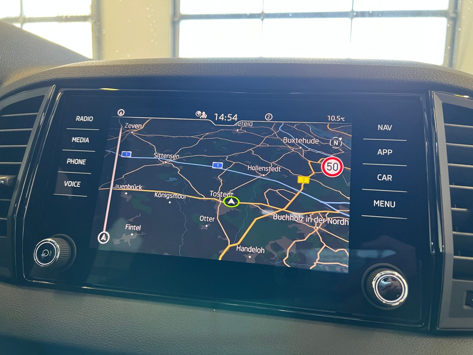 Fahrzeugabbildung SKODA Karoq DRIVE 1.5 TSI DSG *AHK, ACC, LED, Virtual